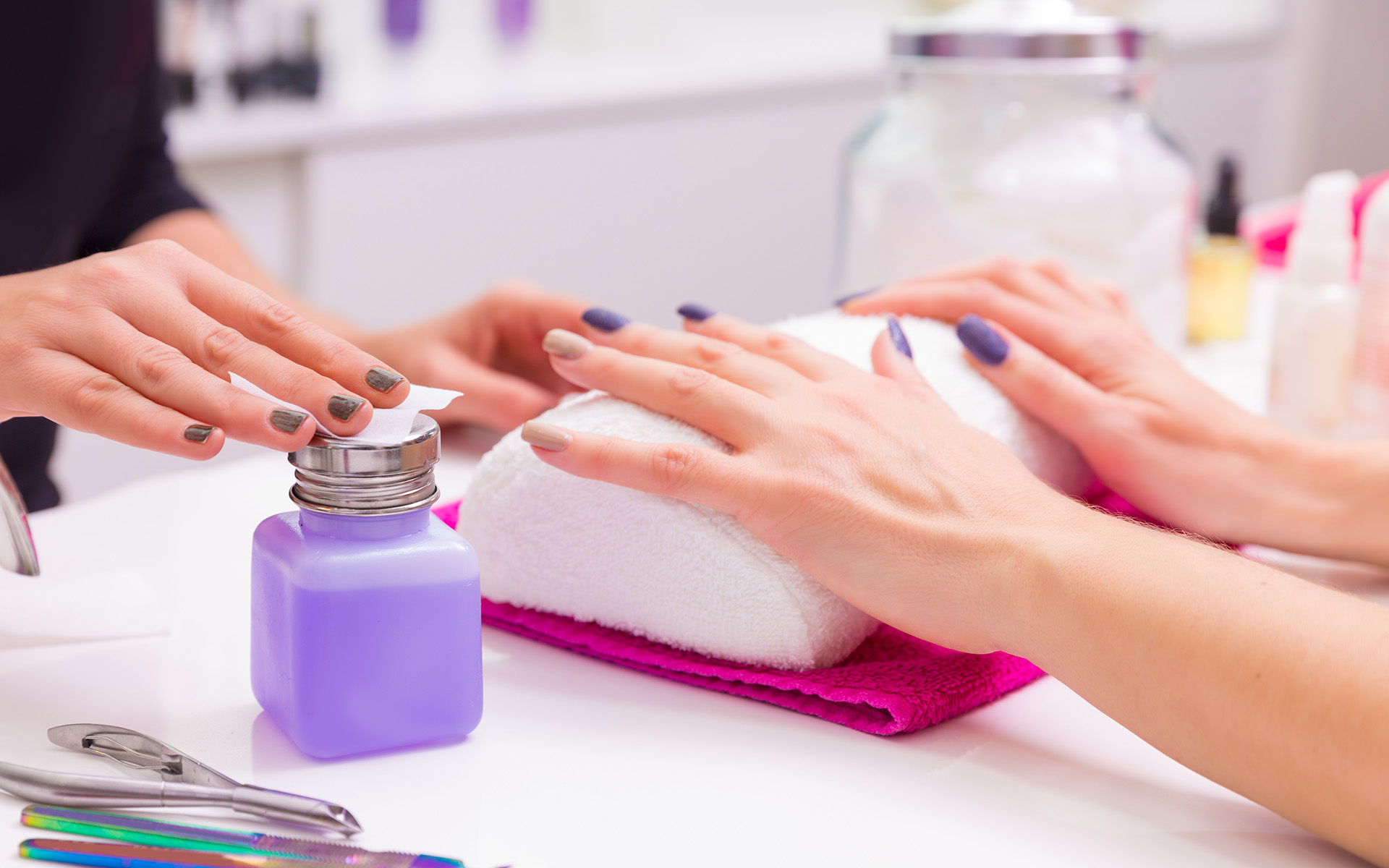Nails saloon woman nail polish remove with tissue
